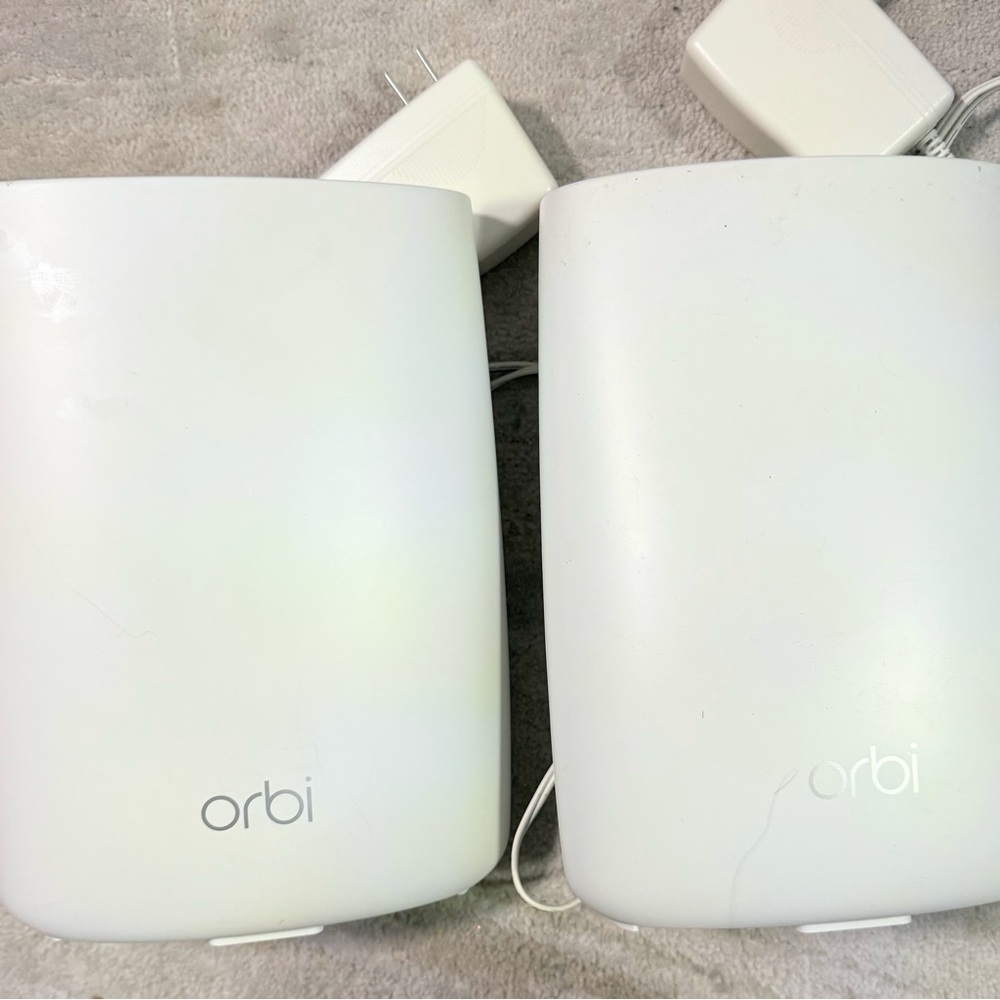 Netgear Orbi Mesh WiFi Router System RBR50v2 Router + Satellite